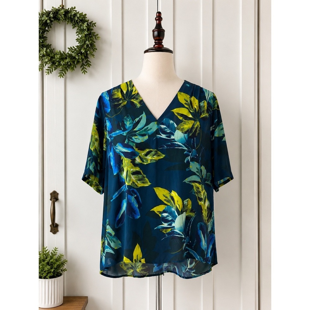New Worthington Blouse Size Large Teal Tropical Floral V-Neck Short‎ Sleeve